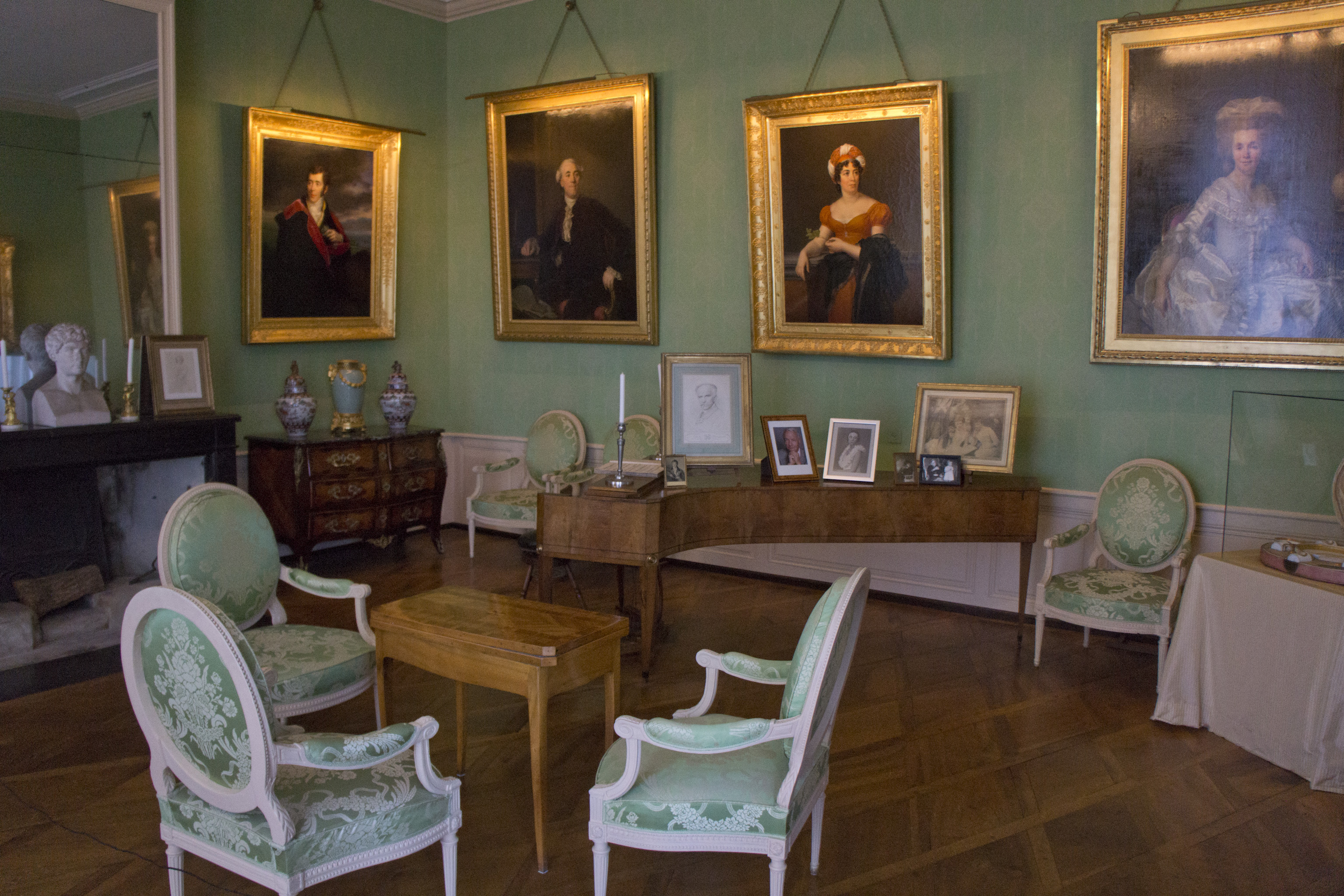 Salon des portraits au Chteau de Coppet - Source Fondation O. d'Haussonville