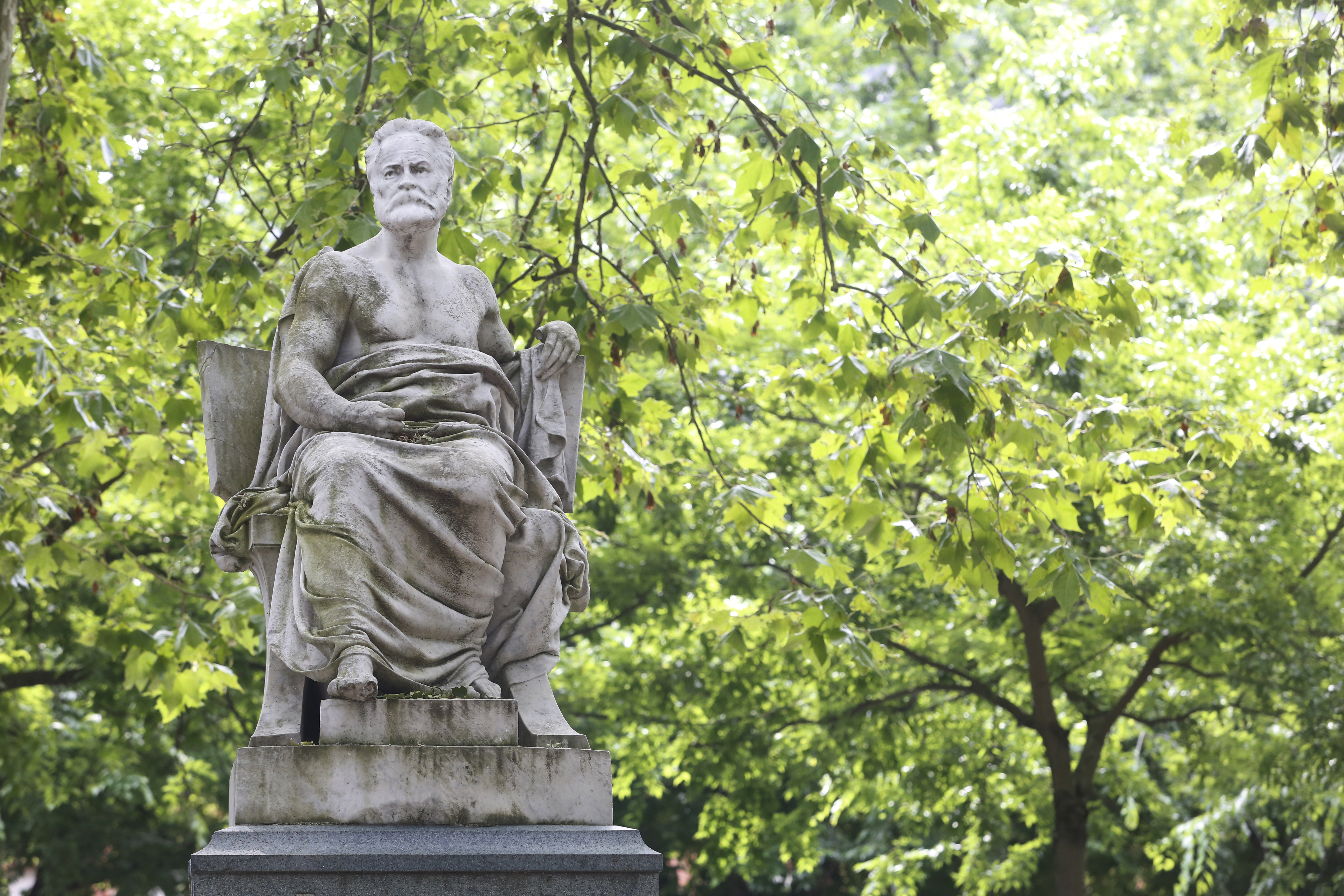 statue Hugo  just becquet ville besancon