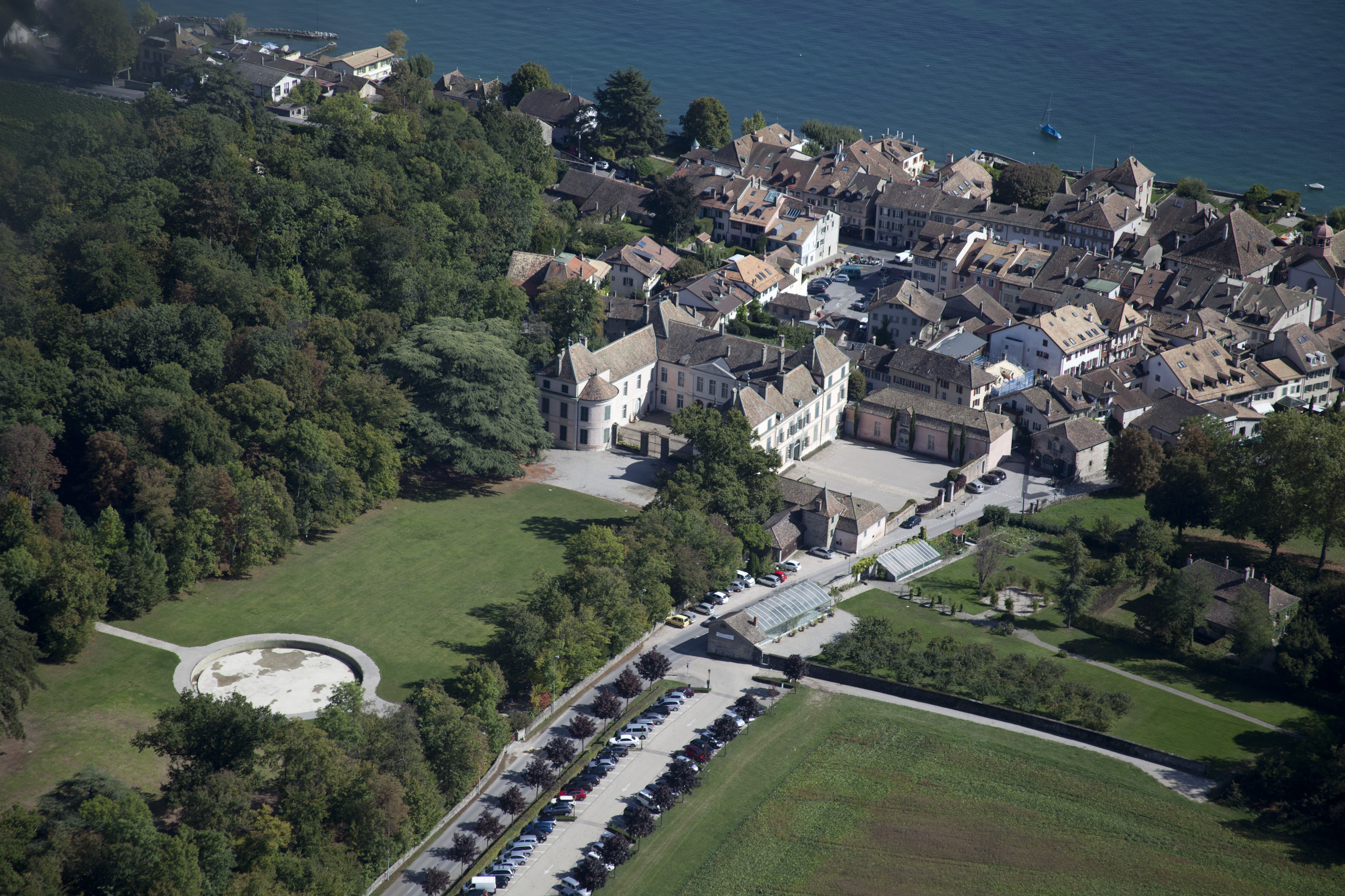Vue aérienne château de Coppet - Source Fondation O d'Haussonville