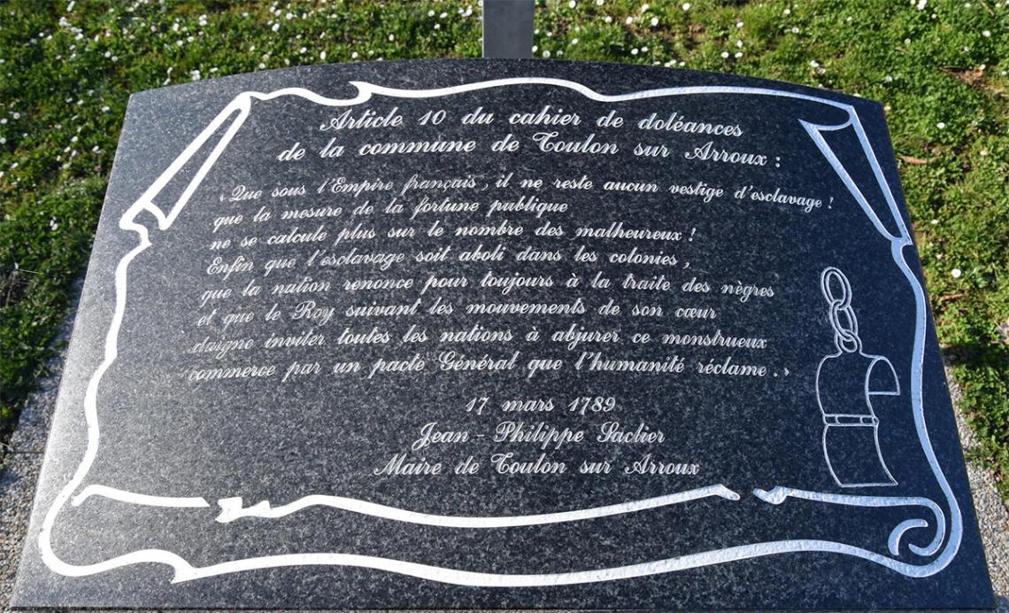 L’article 10 du cahier de Doléances et le mémorial qui retient le souvenir du vœu des habitants de Toulon-sur-Arroux le 7 mars 1789.